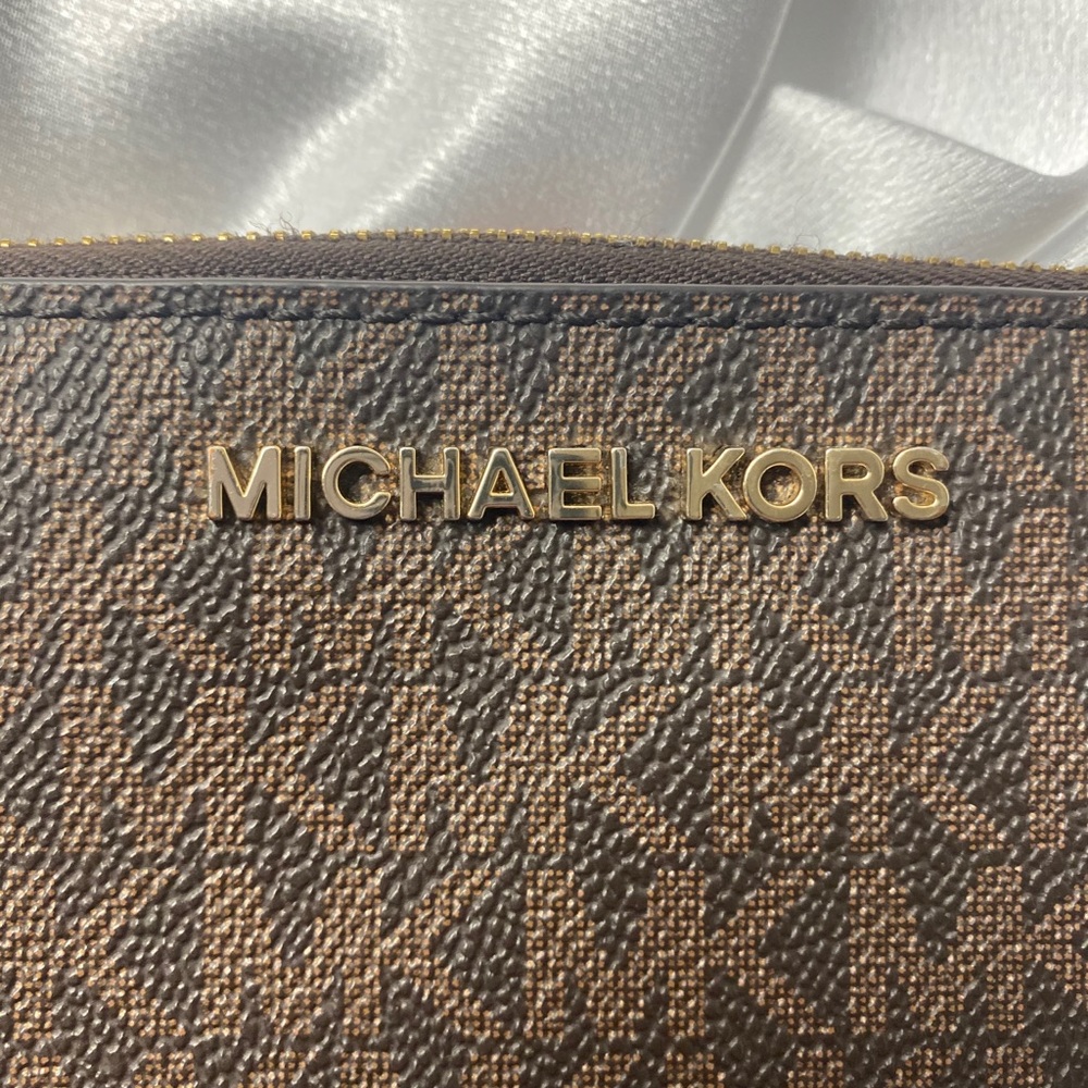 ✨Micheal Kors Wallet✨ - Picture 3 of 7